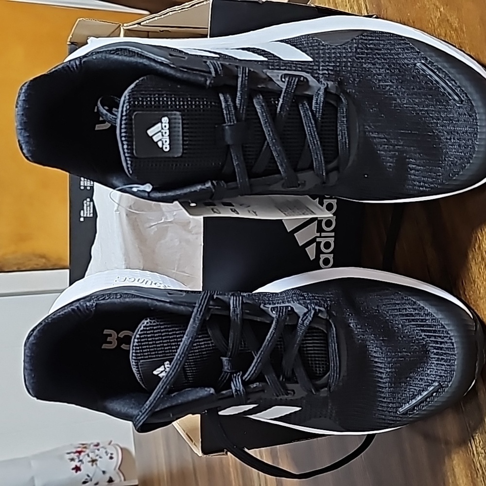 Athletic shoes